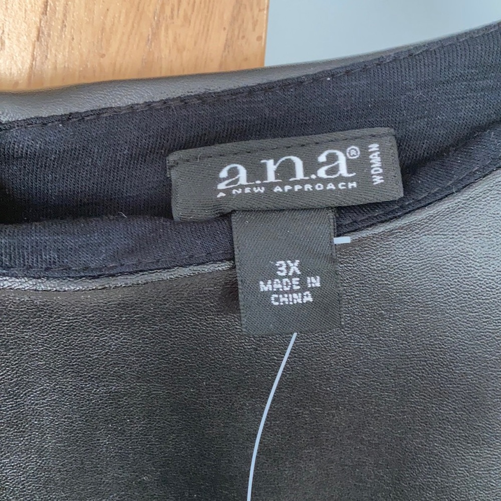 NWT a.n.a top - Picture 2 of 5
